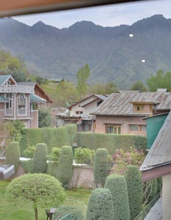 Tree Of Life Lakeside Cottage, Srinagar