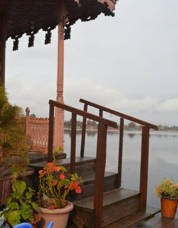 Golden Flower Heritage Houseboat