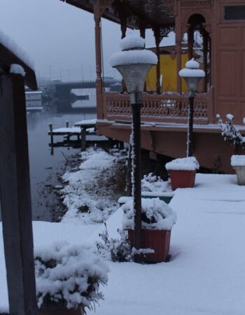 Golden Flower Heritage Houseboat