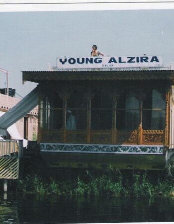 Young Alzira Group of House Boats