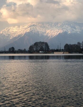 Welcomheritage Gurkha Houseboats