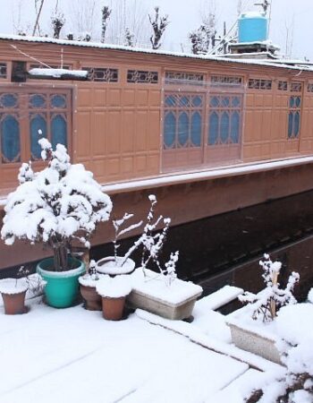 Golden Flower Heritage Houseboat