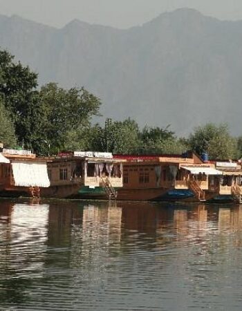 Peacock Houseboats