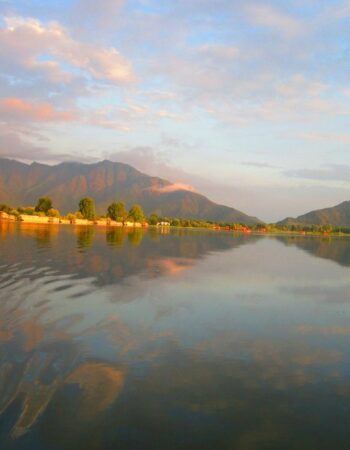 Wangnoo Houseboats