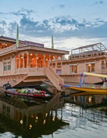 Welcomheritage Gurkha Houseboats